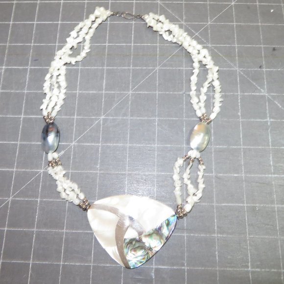 Jewelry - Shell and abalone necklace with unique center